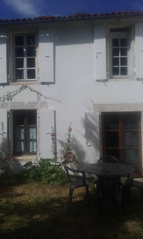 ILE DE RE MAISON DANS PROPRIETE DE CARACTERE PRES DU PORT D'ARS