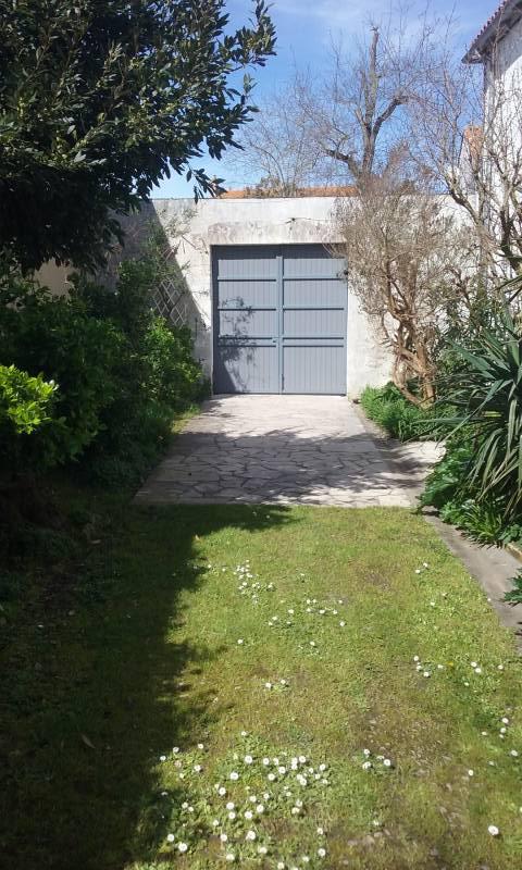 ILE DE RE MAISON DANS PROPRIETE DE CARACTERE PRES DU PORT D'ARS
