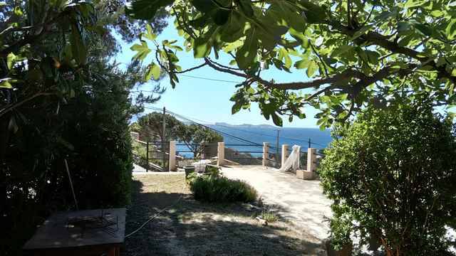 Trés belle maison dans une calanque de la cote bleue vue panoramique sur la mer