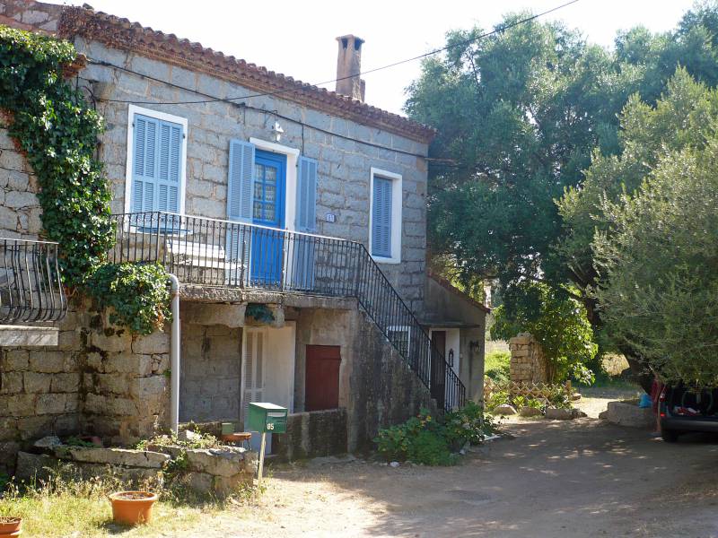 TRES BEL APPARTEMENT  AVEC JARDIN